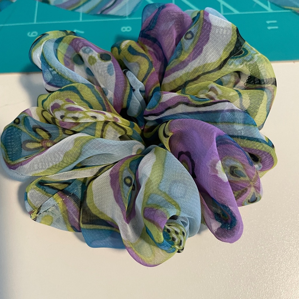 Multicolor Metallic Scrunchie - Picture 4 of 12
